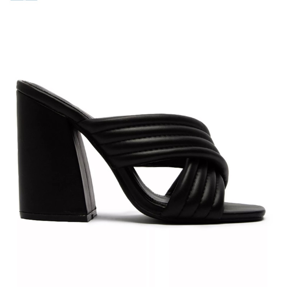 Qupid Women's Luiza Faux Leather Block Heeled Sandals in Black size 8.5